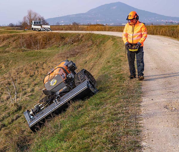 Fauchage des espaces verts à Douai